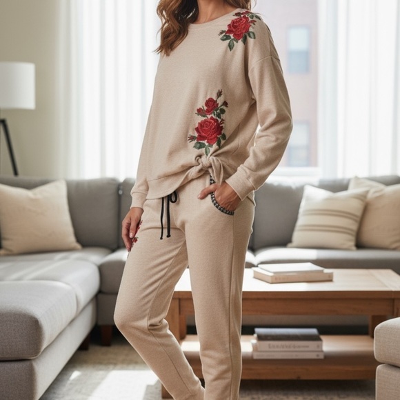 Muk Luks White Pajama / Sweats Set with Red Floral Design NWT - Picture 2 of 16